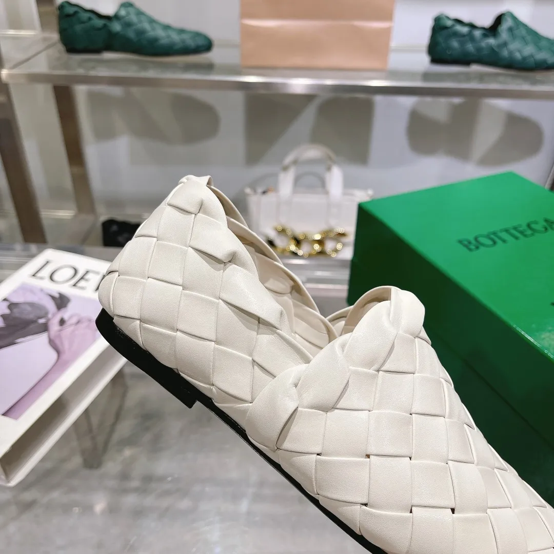 [BV] Top P: 760💰Size for couples: 35-44 (Female, 40, 41, Male 38, 45, custom-made, non-returnable) (Bottega Veneta) Genuine leather outsole, classic woven beanie shoes, two-wear heel set Blessed are the little feet👣👣Comfortable casual shoes that can be worn all year round, made of imported first-layer sheepskin➕fine-quality sheepskin leather, imported sheepskin lining, luxury genuine leather outsole [rose][rose], Bottega Veneta is an Italian luxury brand. Made using traditional Italian leather craftsmanship.